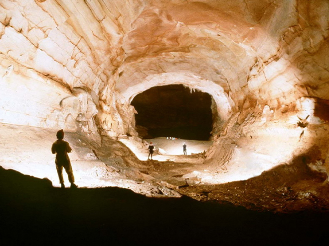 フォンニャ洞窟