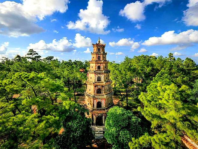 フエの人気観光スポットを巡る!一日:古都フエ観光(ドラゴンボート・ティエンムー寺・世界遺産王宮・トゥドゥック帝廟・カイデイン帝廟)昼食付(フエ宮廷料理)